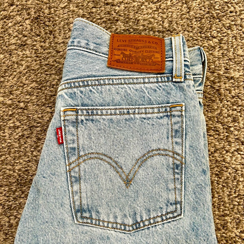 Junior Levi’s cropped jeans - inseam 26”